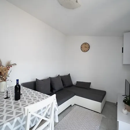 Apartament With Parking Space - 19830 Zadar