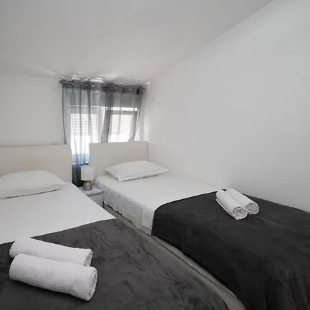 Apartament With Parking Space - 19830 *