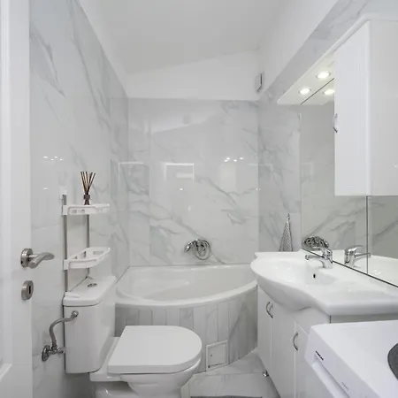 With Parking Space - 19830 Appartamento *