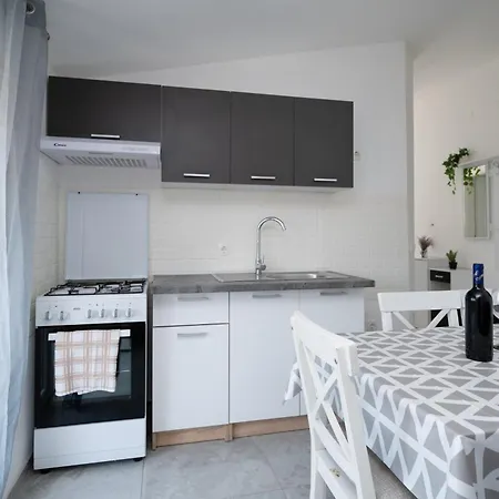 With Parking Space - 19830 Apartament Zadar