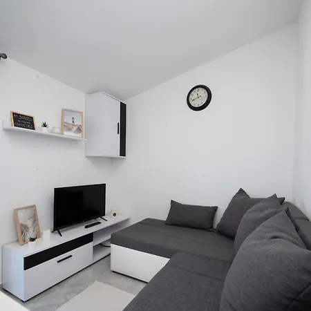Apartament With Parking Space - 19830 Zadar