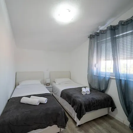 With Parking Space - 19830 * Zara