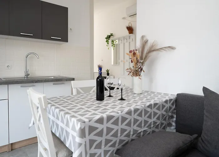 Apartment With Parking Space - 19830 Zadar