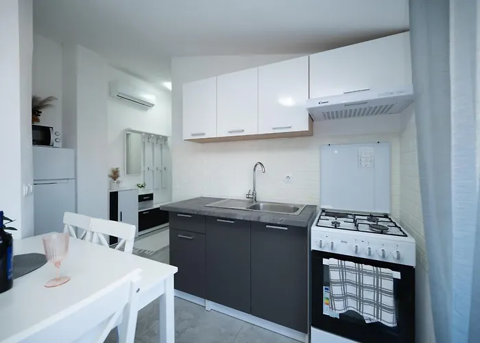 Apartment With Parking Space - 19830 Zadar