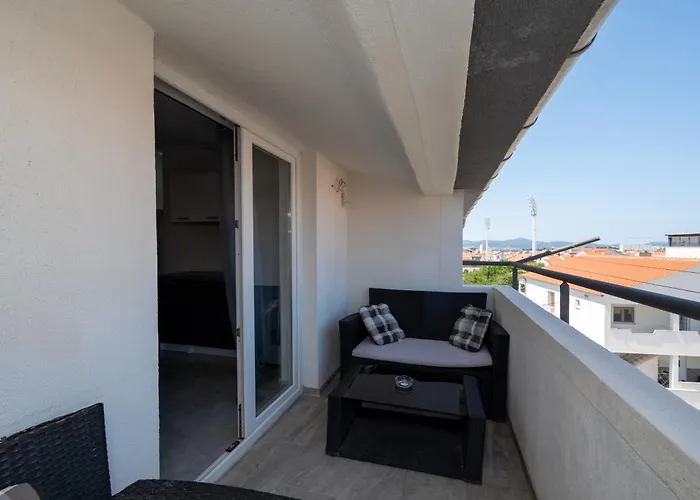 Apartment With Parking Space - 19830 *