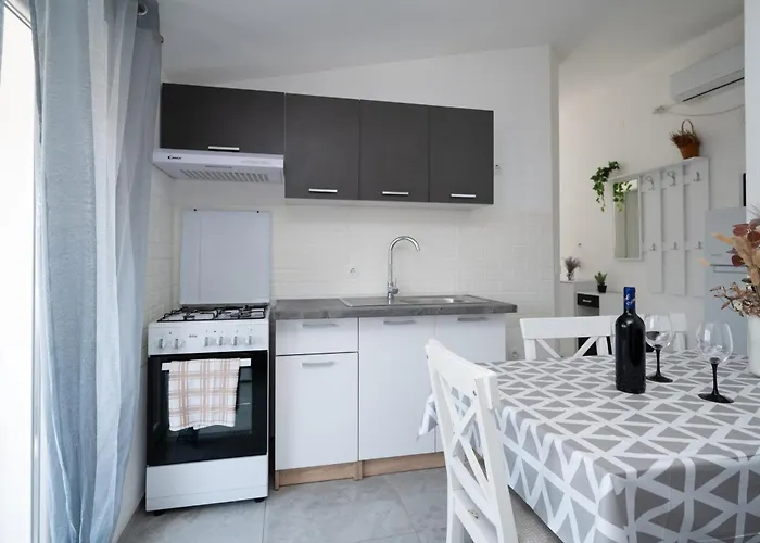 With Parking Space - 19830 Apartment Zadar