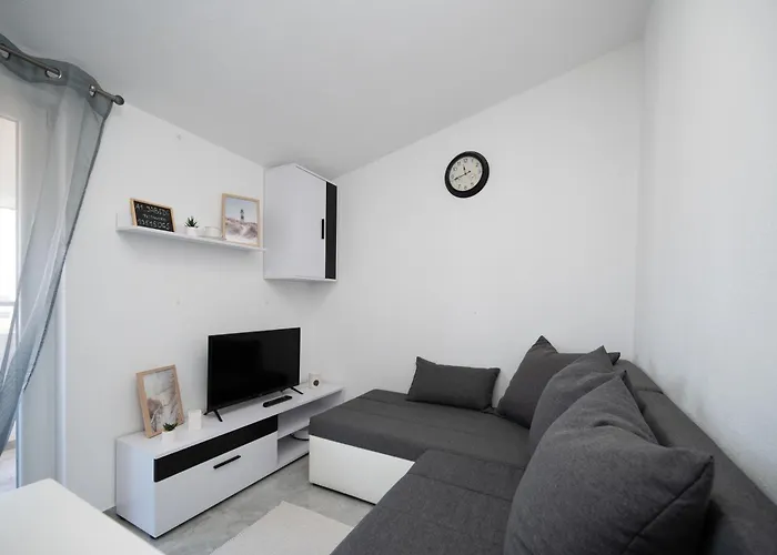 Apartment With Parking Space - 19830 Zadar